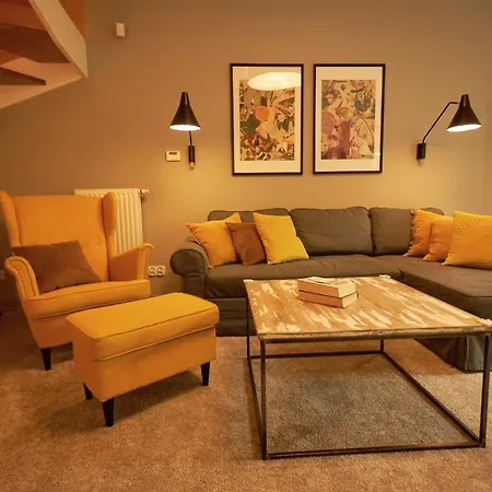 Seayou Yellow House 로고보