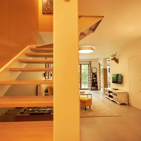 펜션 Seayou Yellow House 로고보