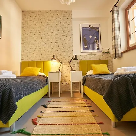 펜션 Seayou Yellow House 로고보