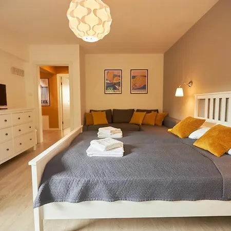 Seayou Yellow House 로고보