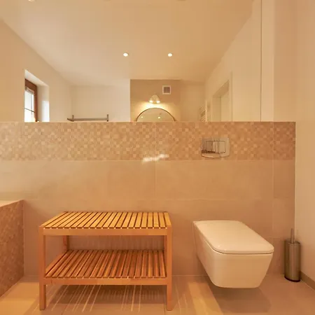 Seayou Yellow House * 洛格沃