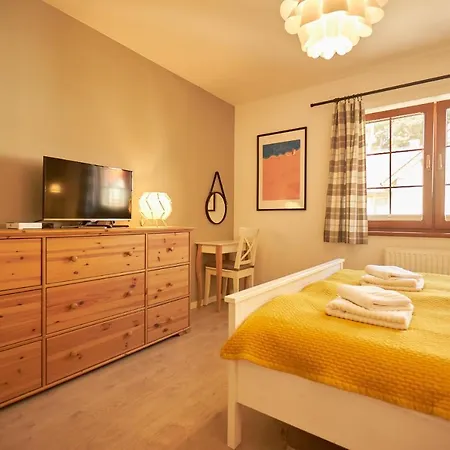 Seayou Yellow House 로고보