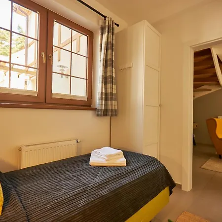 펜션 Seayou Yellow House 로고보