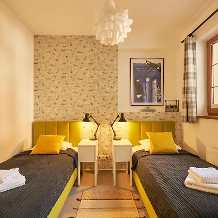 Seayou Yellow House 洛格沃
