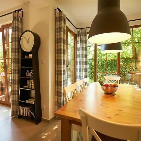 Seayou Yellow House 펜션 로고보