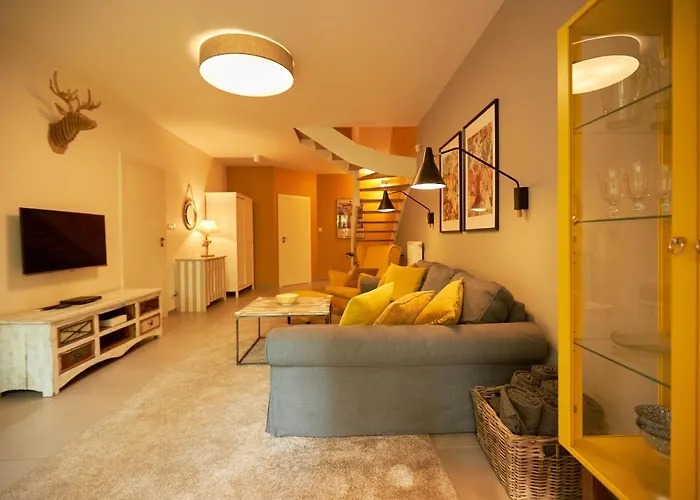 Seayou Yellow House *